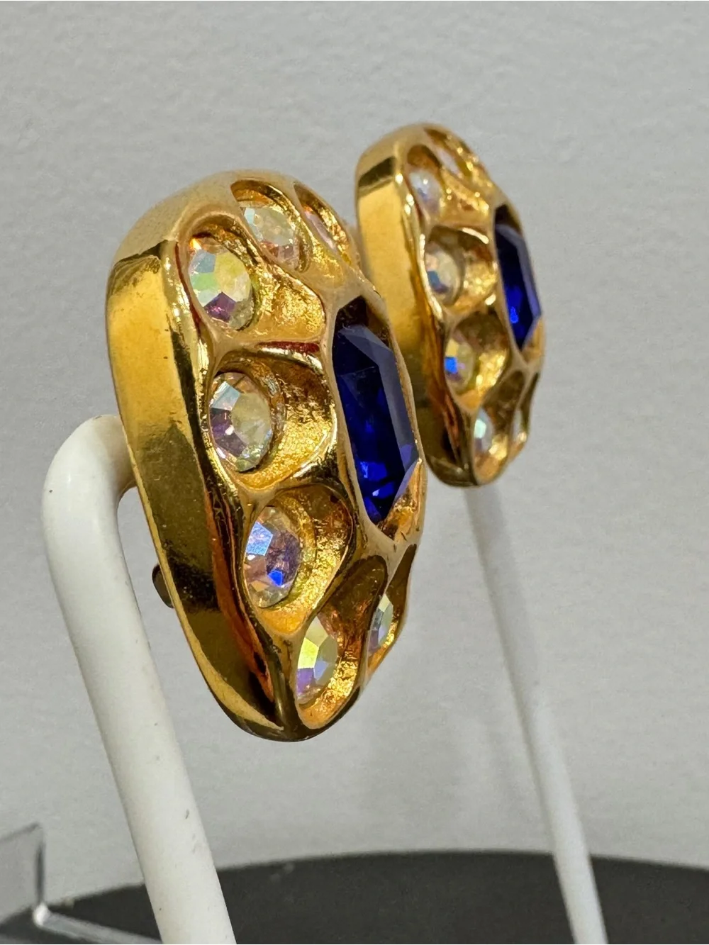 N/A elegant gold